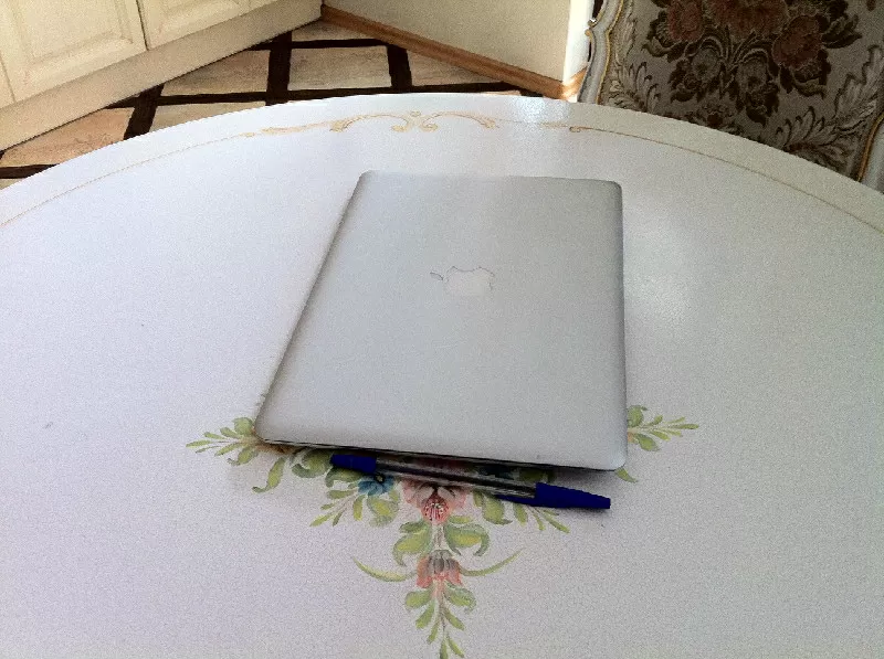 Продам супер тонкий MacBook Air + мышка + выносная клавиатура 3