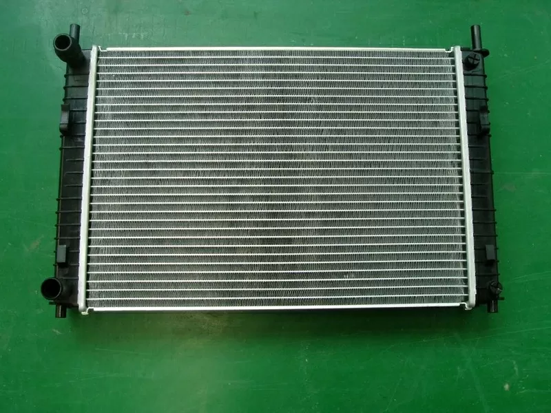 Радиатор охлаждения Ford Fiesta